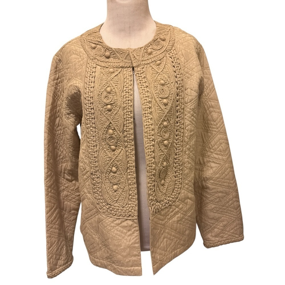 Chico's Cream Quilted Jacket chic full of detail and in new condition